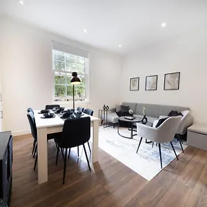 Excellent 3 Bedroom, 3 Baths, Centre, Netflix, Amazing Location!! Leeds (West Yorkshire)